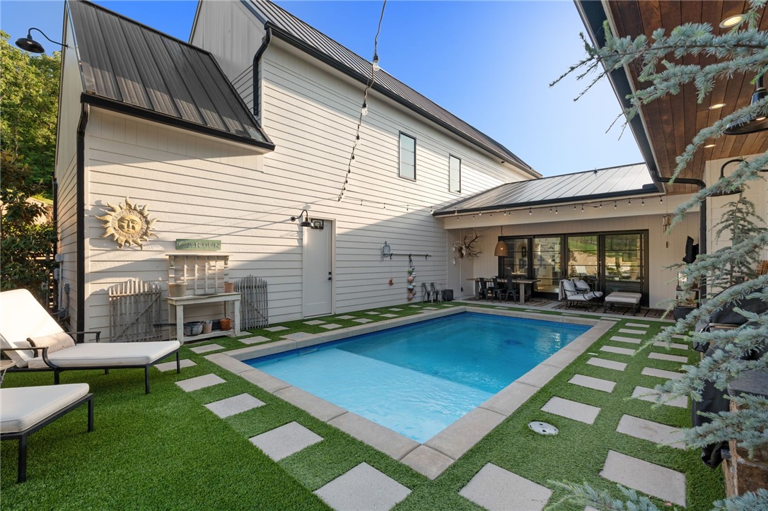 Oak Hollow - Residential