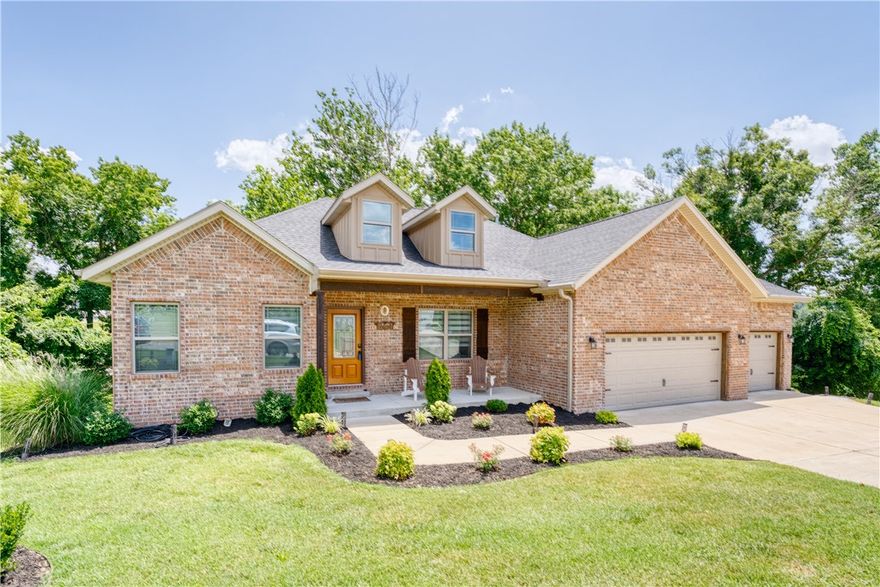 OWNER FINANCING AVAILABLE. Welcome to your spacious retreat near Sugar Creek Golf Course! This beautiful 4-bedroom, 3-bathroom home offers versatile living with two full living areas, perfect for multigenerational living or entertaining. Step inside to find soaring ceilings in the main living room, creating an airy and inviting space. The main level features: 3 beds, 2 full baths, open-concept kitchen and dining area, laundry room conveniently connected to the primary closet, a charming covered front porch, and a 12x12 deck off the back.
The fully finished walk-out basement includes: 1 bed, 1 full bath, office/workout room, second living room, bonus room/storage, and an oversized patio that’s perfect for outdoor gatherings. Located in a peaceful neighborhood just minutes from the golf course, this home offers plenty of room to spread out, relax, and enjoy the best of Pea Ridge living. Don’t miss the opportunity to own this versatile and beautifully designed home!