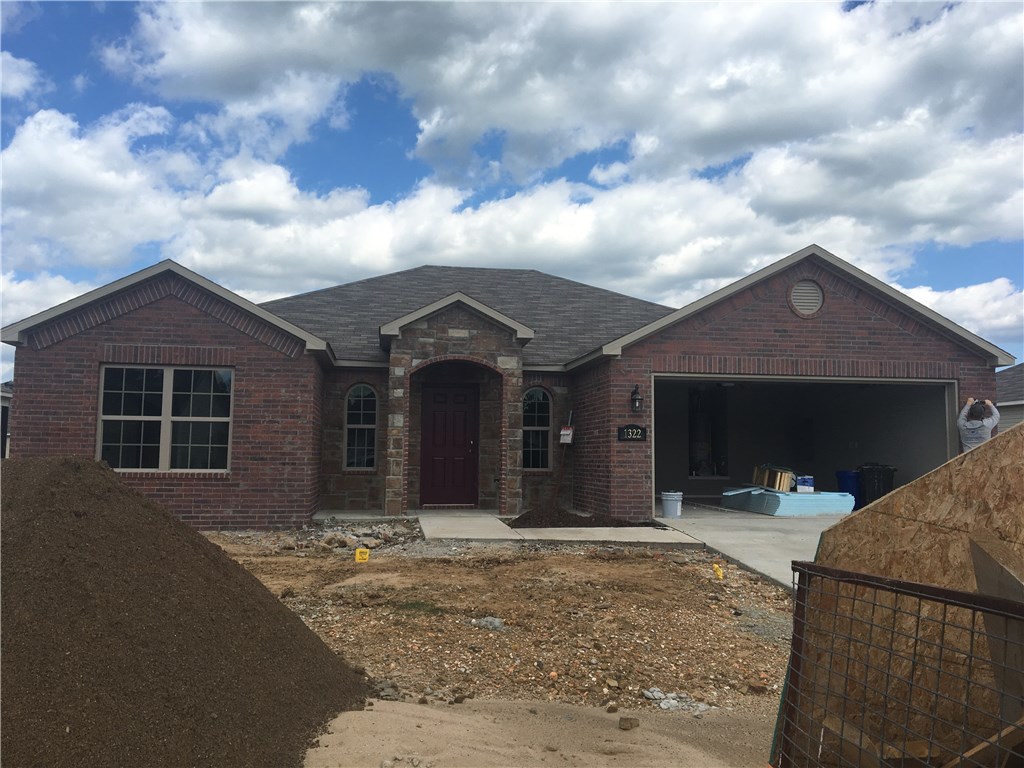 Spacious 4br 2ba Home complete with all the energy efficient requirements in Fayetteville, plus a 2-10 warranty.