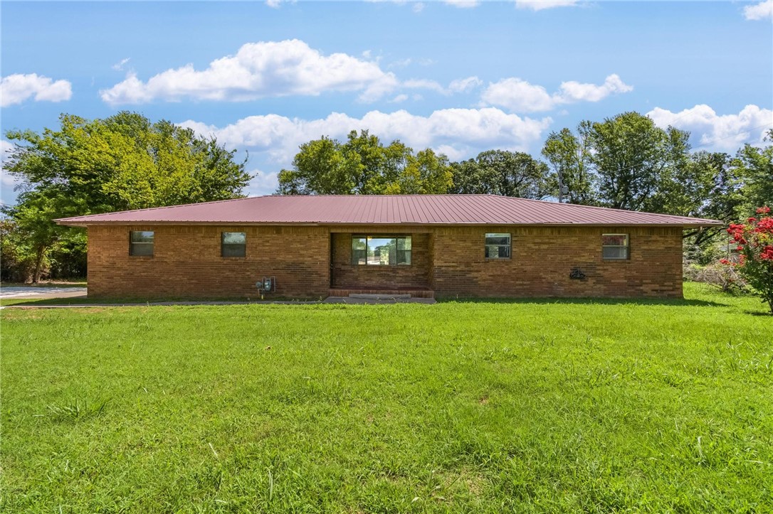 Auction 08/21/2025 at 1:00 PM
Excellent mixed-use opportunity on HWY 62 (E Heritage Parkway) between Prairie Grove and Farmington! This 1,633 SF all-brick home features 3 bedrooms, 2 bathrooms, and a durable metal roof. Situated on a large, nearly 1-acre lot with prime road frontage, the property is zoned mixed-use (MU B-2) by the City of Prairie Grove—ideal for residential, commercial, or investment purposes in a high-traffic, rapidly growing area.