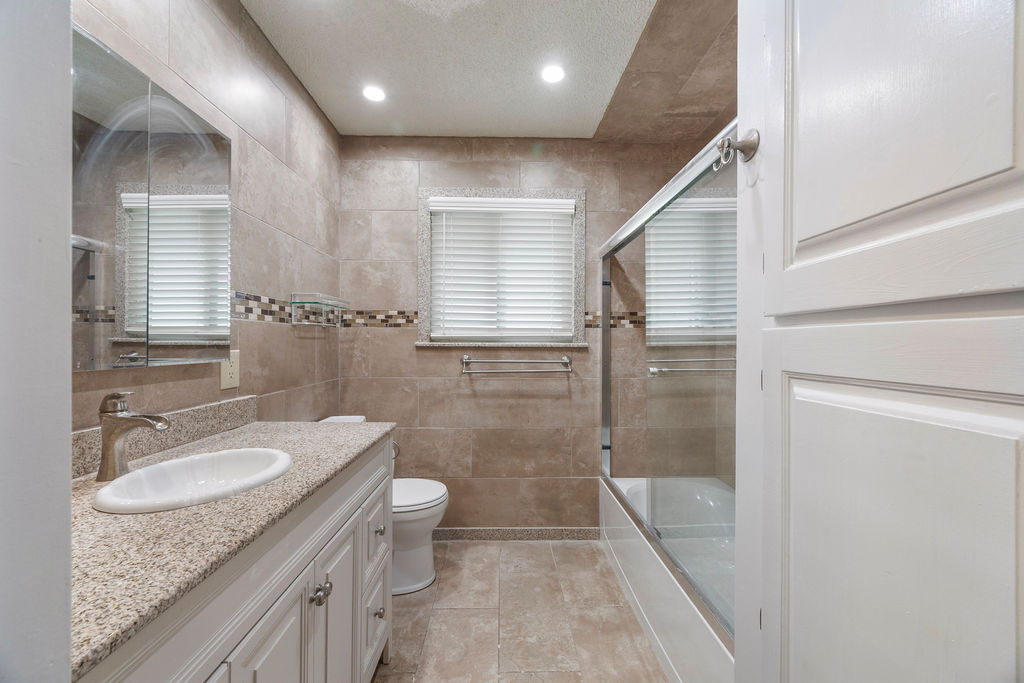 Rolling Oaks Sub Unit 2 Rogers - Residential