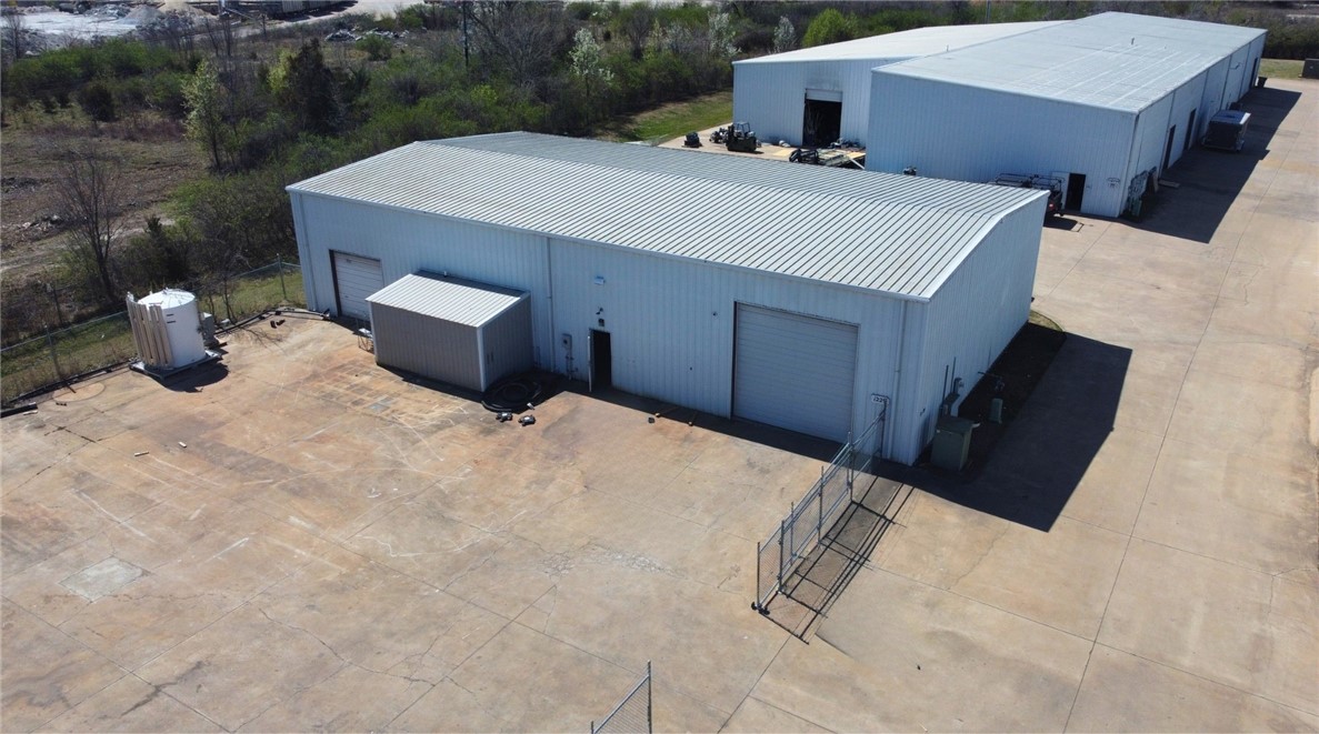 Space Center Hpr - Commercial Lease