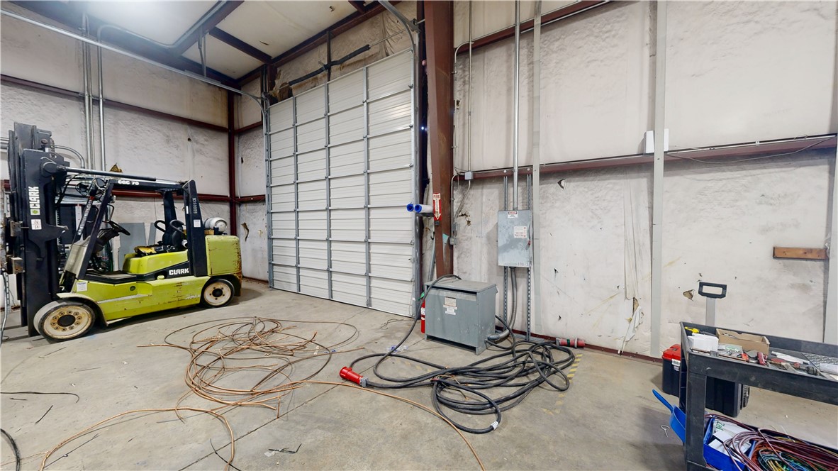 Space Center Hpr - Commercial Lease