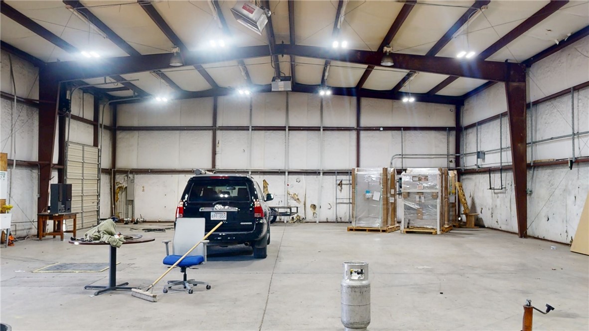 Space Center Hpr - Commercial Lease