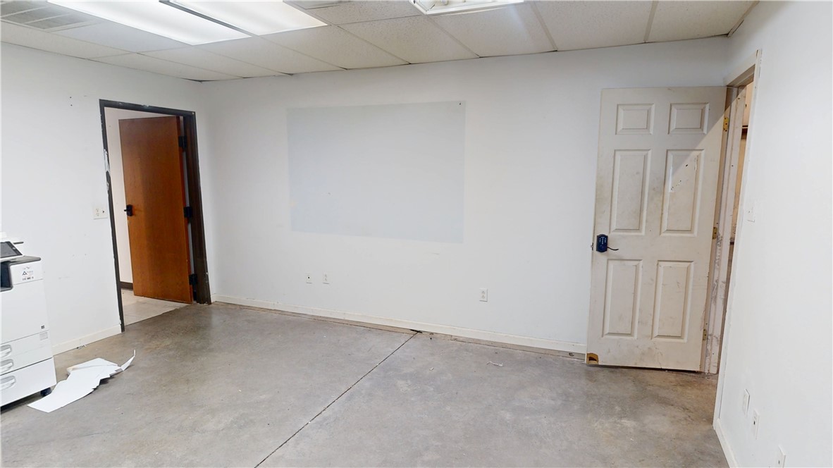 Space Center Hpr - Commercial Lease
