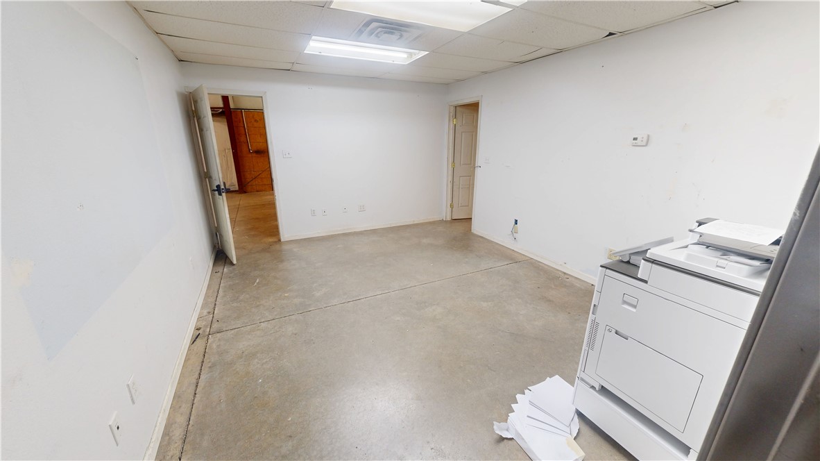Space Center Hpr - Commercial Lease