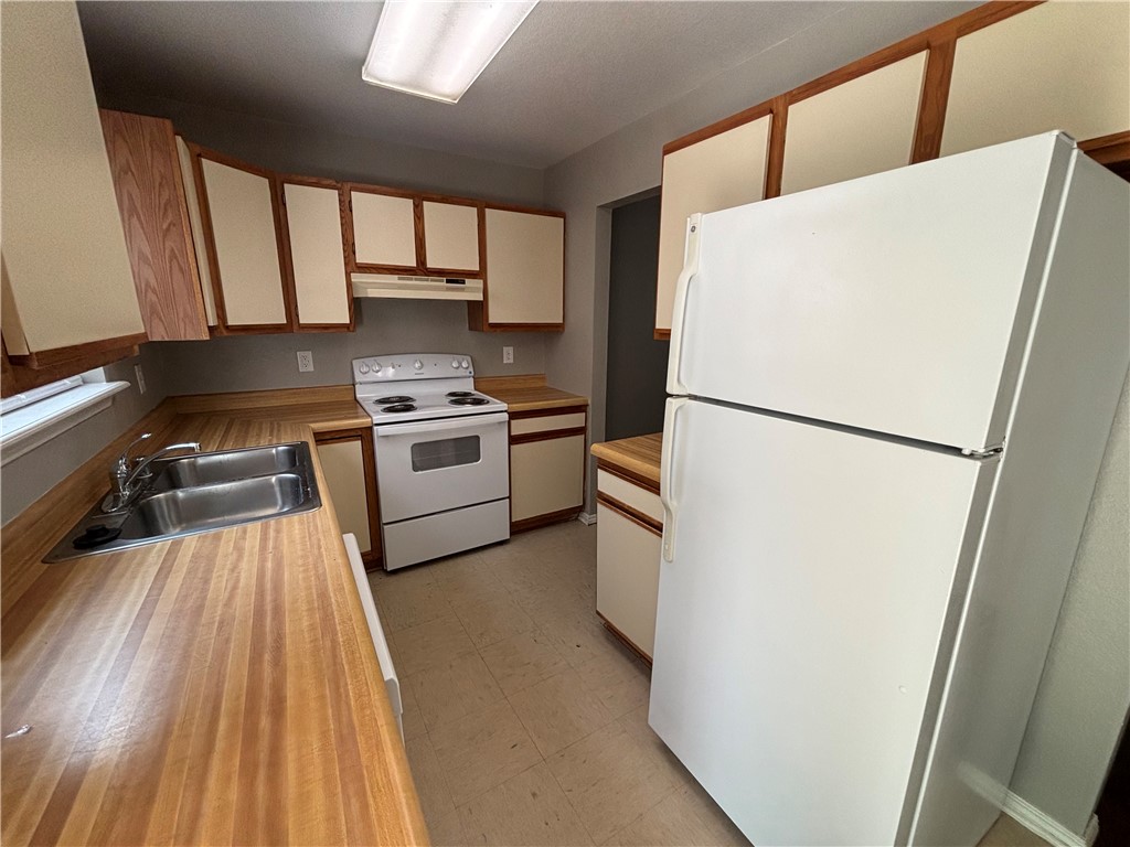 SEQUOYAH SOUTH PH I - Residential Lease