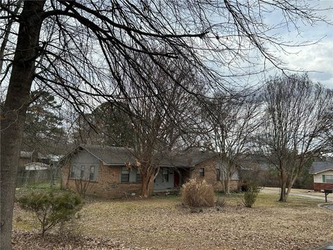 Photo of 507 Dalewood Court, Russellville, AR 72801 (MLS # 1335627)