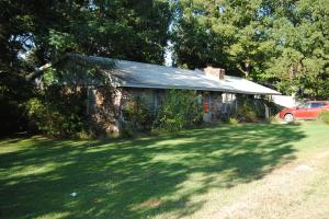 3 BEDROOM, 2 BATH HOME SITTING ON 0.600 ACRES WITH ROAD FRONTAGE ON NUBBIN HILL ROAD AND WILSON LANE, 2 CAR CARPORT, NATIVE STONE FIREPLACE, CENTRAL HEAT AND COOL, NEWER METAL ROOF, HOME NEEDS TO HAVE A COMPLETE UPDATE, SEEM TO BE IN FAIR CONDITION, RIGHT NEAR THE TOWN OF LESLIE, 8 MIN. DRIVE TO MARSHALL, NICE YARD WITH LOTS OF BIG TREES ON PROPERTY, THIS HOME IS PRICED TO SELL. SELLER IS MOTIVATE