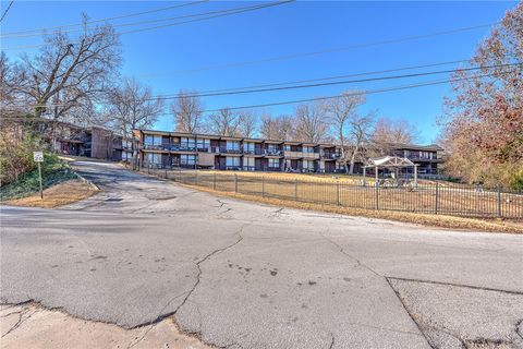 Apartment in Fayetteville AR 7 University Avenue 5.jpg