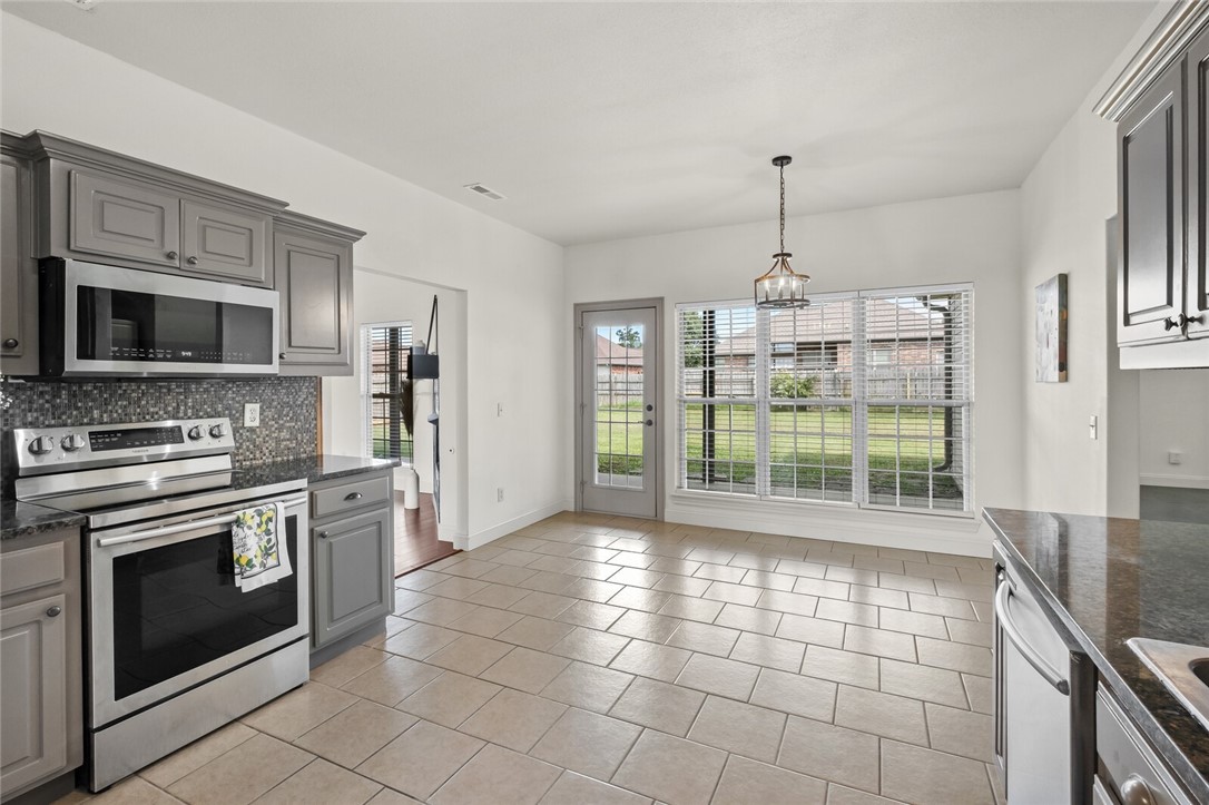 1300 SW Willow Bend Avenue
