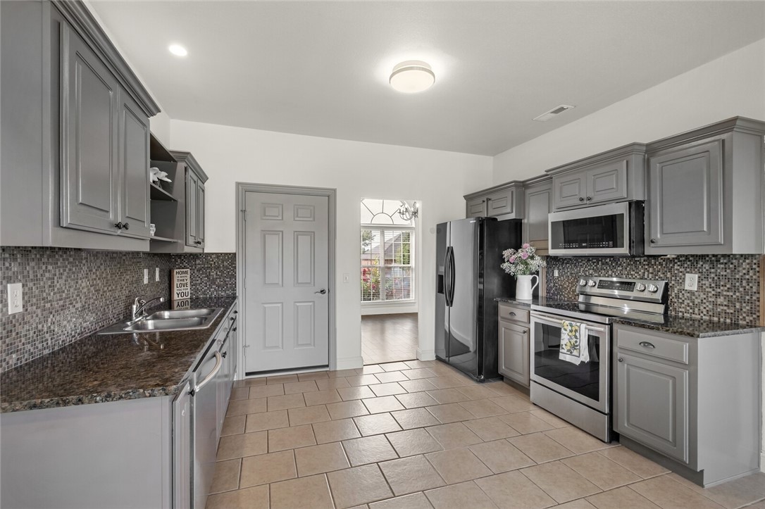 1300 SW Willow Bend Avenue
