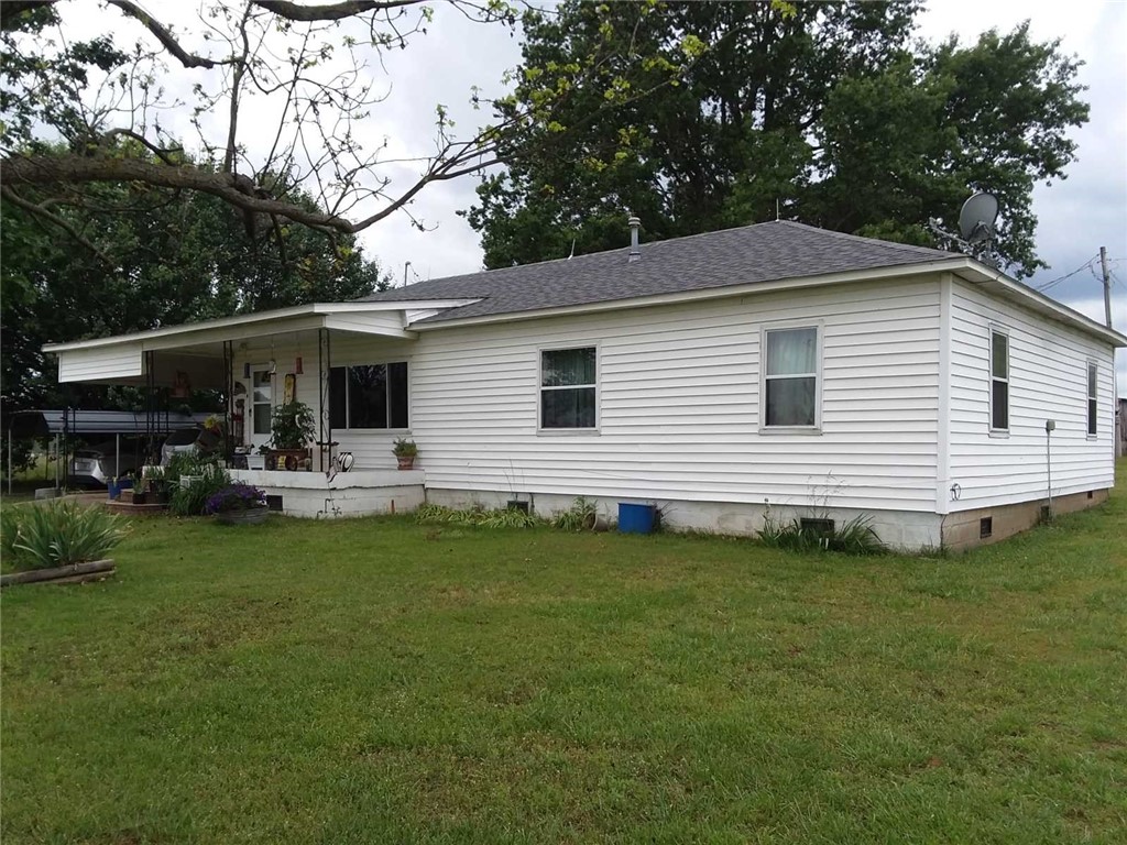 Great starter home. Corner Lot