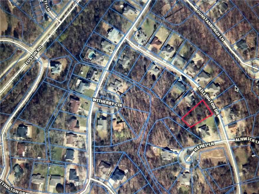 FLAT, Sewer Lot with access to the Paved Blowing Springs Greenway Razorback Greenway!  Back 40 Loop, SnowBird, Rago, Mulligan and the Ledges all wind around this buildable lot and 1/3 of a mile from the Mettfield Golf Complex!  If you know, you know this lot is a winner.  Easy ride to work or schools and All of the fun in Downtown Bentonville.  Access=Luxury.  Enjoy the Resort & Recreation Community of Bella Vista in perfect form.  Position yourself in the mix!