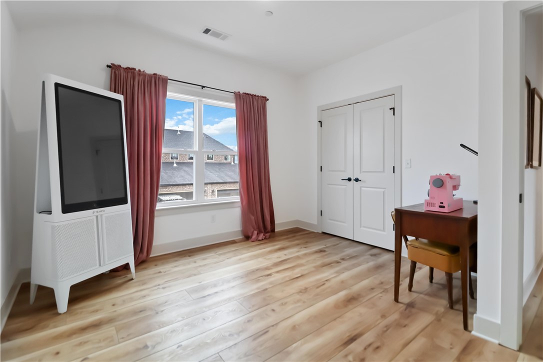 Bellview Place Rogers - Residential