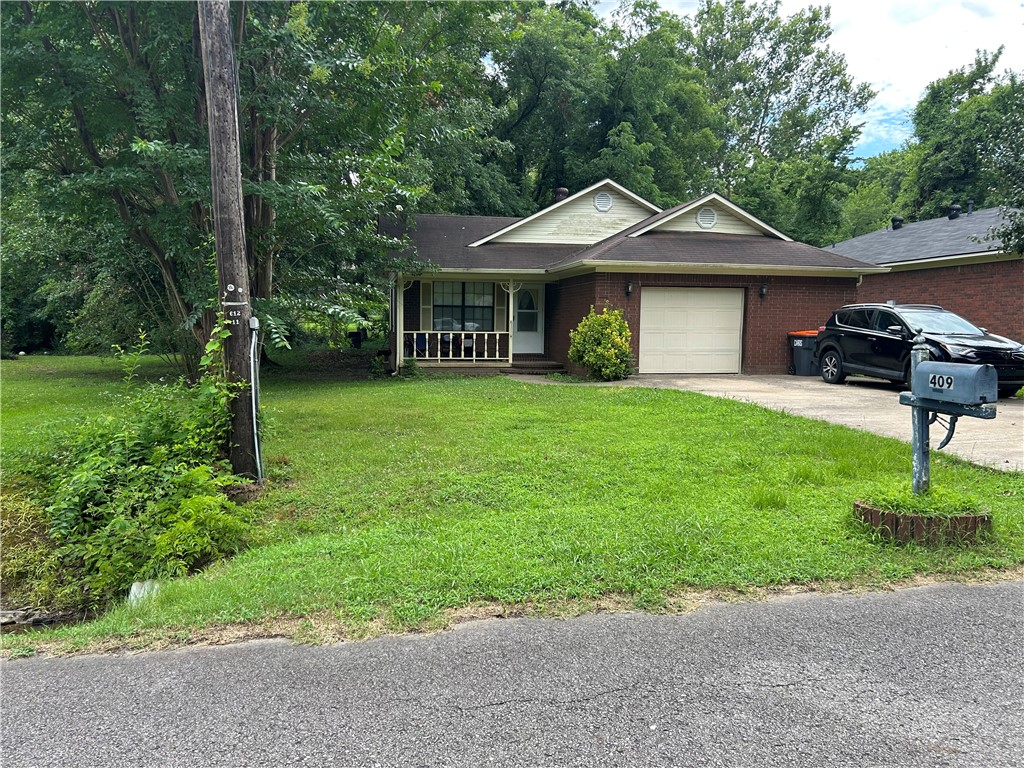 This beautifully updated 3-bedroom, 2-bath home is move-in ready and perfect for first-time buyers or investors. Enjoy a spacious layout with recent improvements throughout. Conveniently located close to shopping, dining, and just minutes from Tech's campus. Donāt miss this opportunity to own a well-maintained home in a prime location!