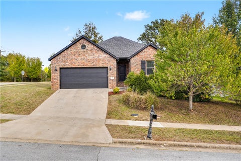 Photo of 108 S Woodsprings Drive, Fayetteville, AR 72701 (MLS # 1366018)