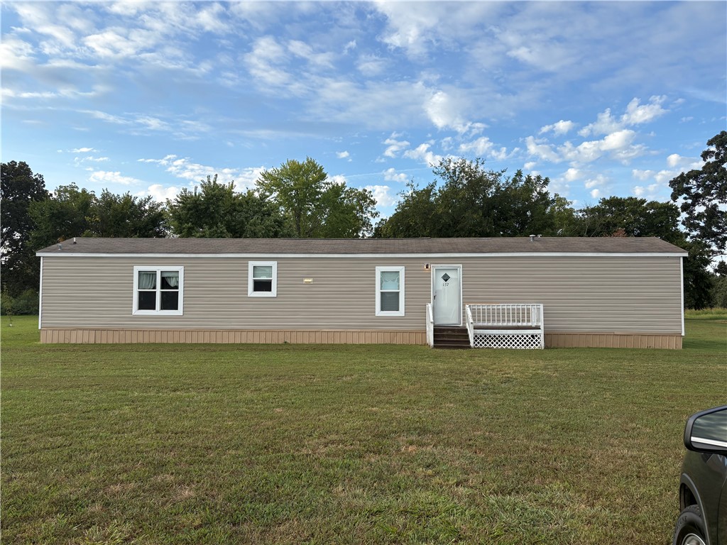 A spacious singlewide on a level half acre on pavement in Bergman school district. Midway between Harrison and Bull Shoals Lake. Fiber (up to two gig) to the house is available from Windstream (please verify through Windstream)