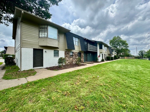 Spacious 2-bedroom townhouse in Springdale featuring a large living room and a walk-out fenced patio. Convenient layout with a half bath downstairs and washer/dryer hookups for added ease. Fireplace in living room will be covered up and no longer exist. Tenants will have a $25 water fee charged to tenant account every month. We process applications as we receive and once an application is approved, we reach out for deposit. Deposit secures the unit not the application. Please be aware of scams. Our application process is to be paid online through a secure portal and we do not accept cash, CashApp, Venmo, and/or PayPal. Showings are through appointments only. Tenants responsible for all utilities - $25 water fee charged to account every month. Pictures are of like unit - same layout, finishes may vary