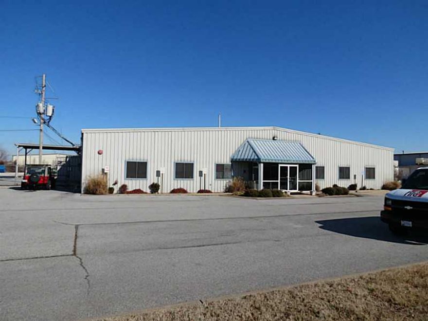 Great location and perfect warehouse for storage and/or manufacturing. Large fenced yard, loading dock, 5 drive doors, 3 phase electric, 14' sidewalls, sprinklers in place. Come and build your business and your dreams here in Springdale, AR. Priced well,below replacement cost. Nice front area with showroom and offices.
