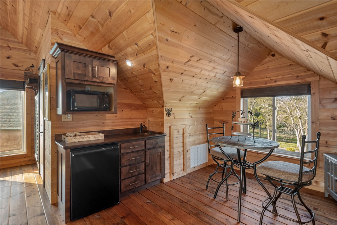 Unit 116 Holiday Island - Residential