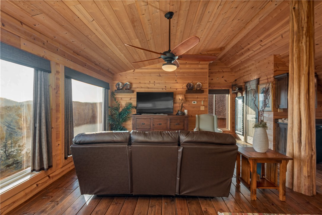 Unit 116 Holiday Island - Residential