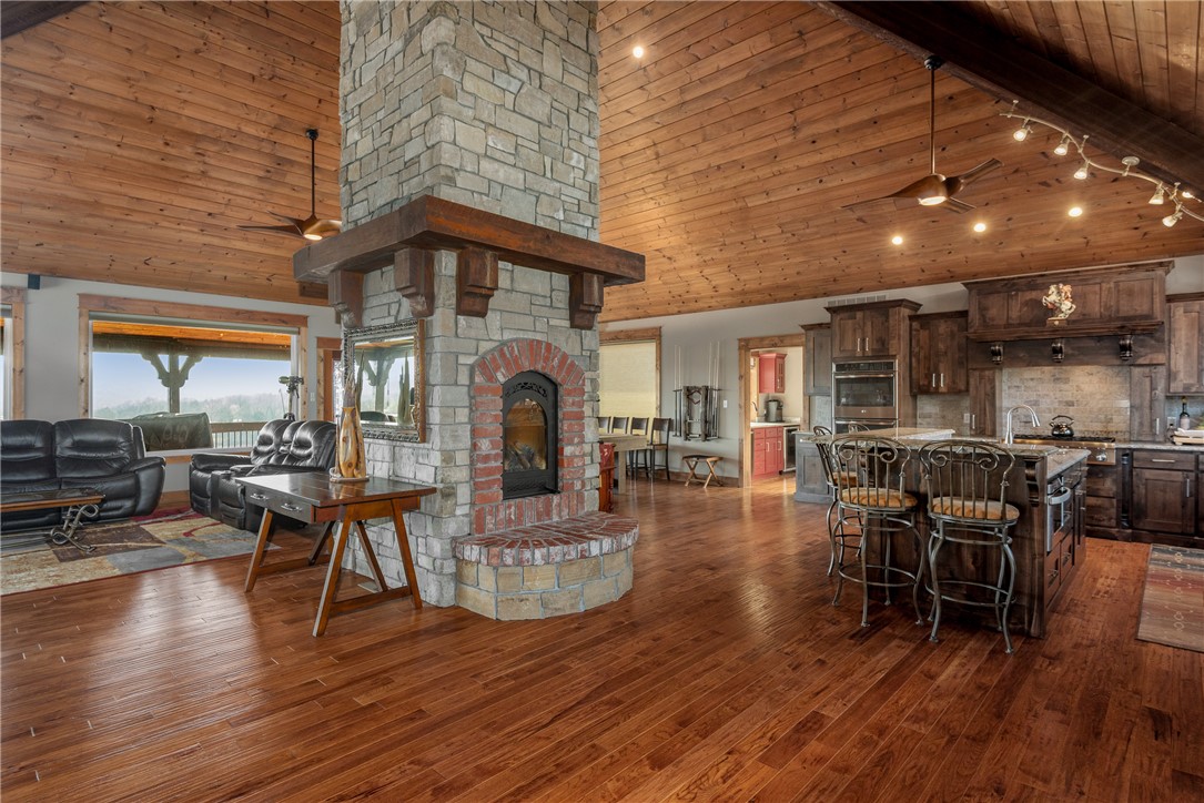 Unit 116 Holiday Island - Residential