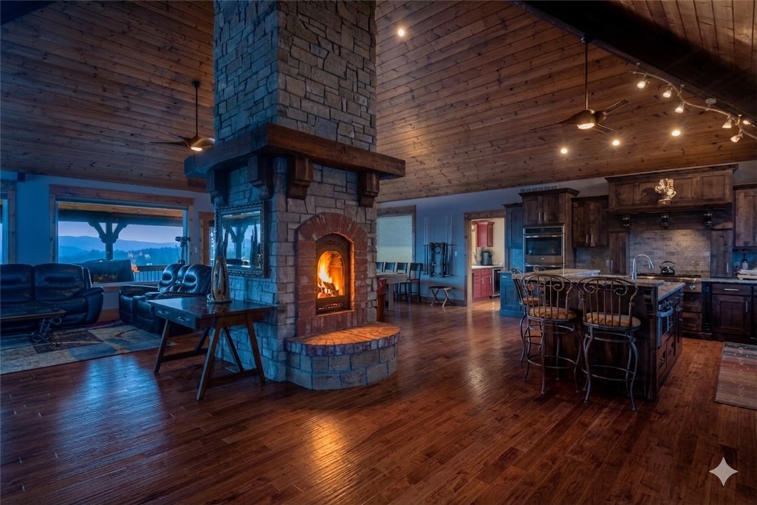 Unit 116 Holiday Island - Residential