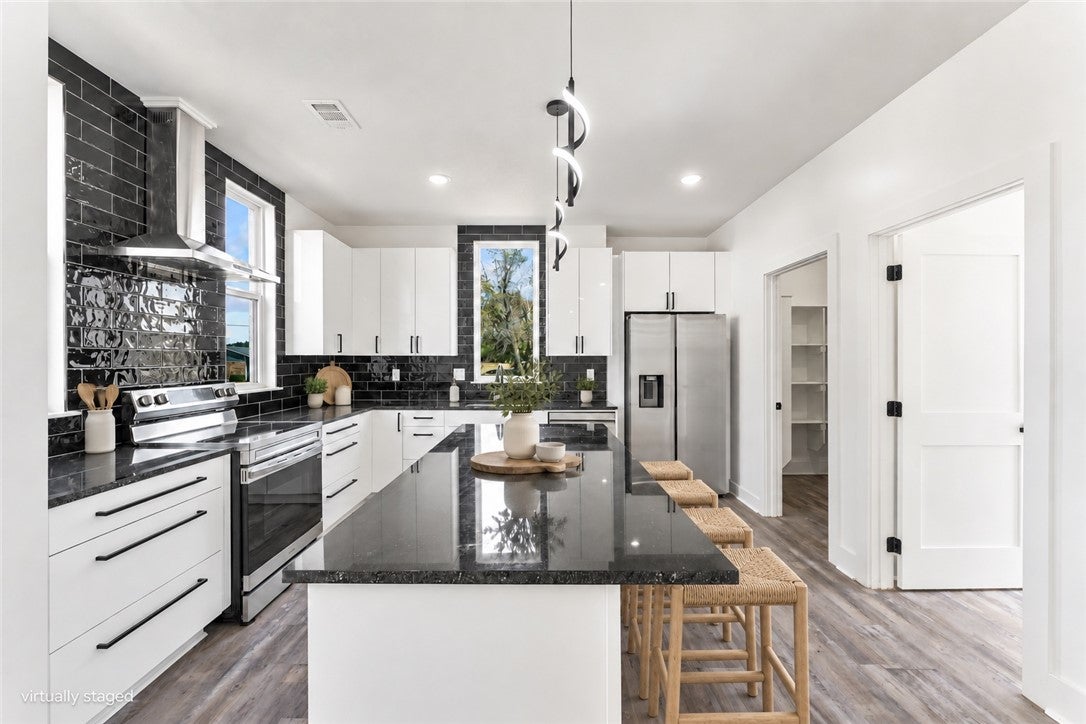 2608 W Bonnie Lane