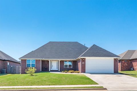 Photo of 204 Monroe Street, Centerton, AR 72719 (MLS # 1341940)