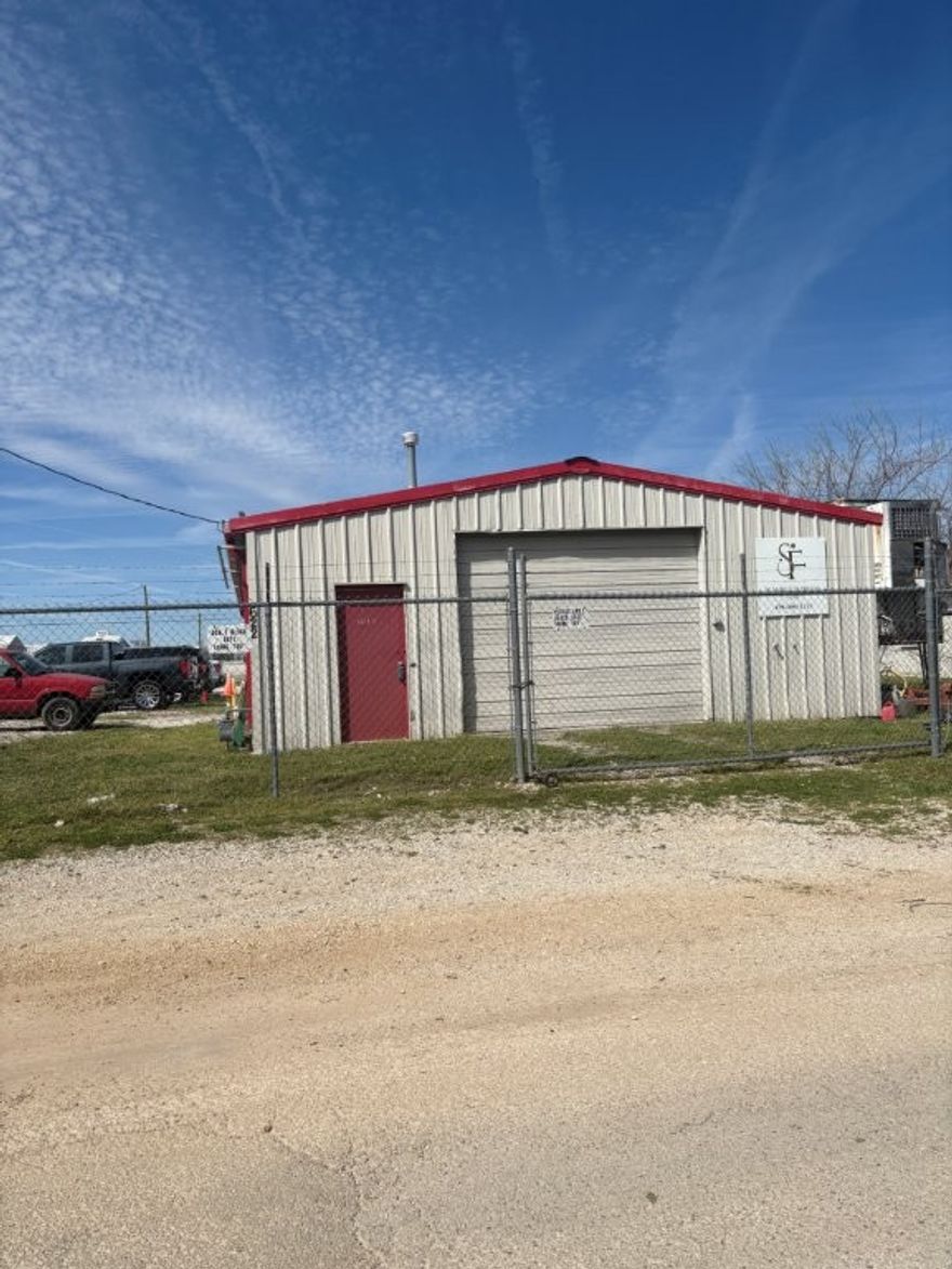 Located in the heart of downtown Rogers, this prime commercial property offers a rare opportunity to own approximately 1/3 acre in one of Northwest Arkansas’s most dynamic and rapidly growing areas. Surrounded by established businesses, popular dining destinations, and vibrant local attractions, the property benefits from strong visibility and consistent traffic.