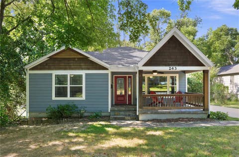 Photo of 243 W Adams Street, Fayetteville, AR 72701 (MLS # 1358716)