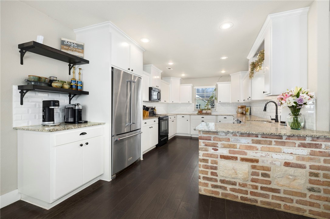 Creekwood Manor - Residential