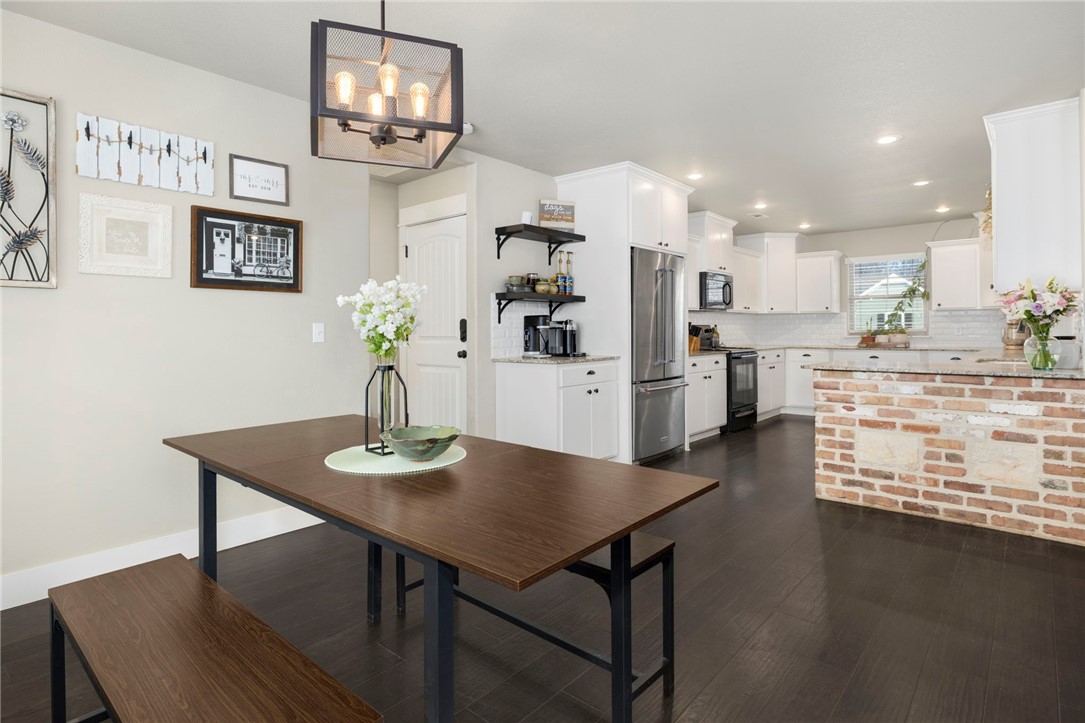 Creekwood Manor - Residential