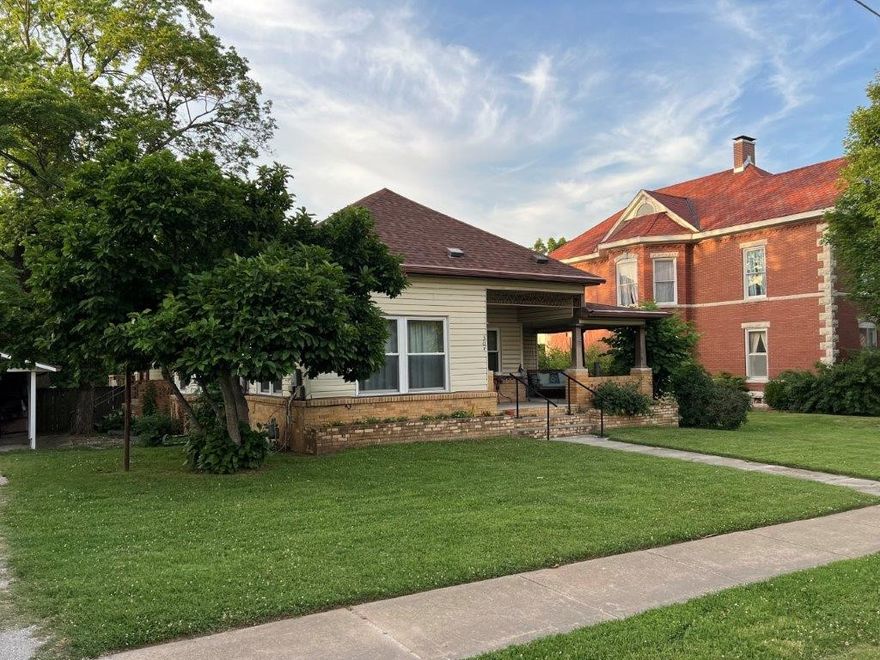 Prime Downtown Location! The house is 1,632 sqft and sits on 0.28 acres. A unique listing one block from the square and a short walk to Crystal Bridges north entrance. The lot sits between the Slaughter Pen trail and the Razorback Greenway. It is an idea location close to the new Wal-Mart Campus and sandwiched between the Market District, Arts District & Square! This lot has the development potential to build multiple units, The house on the property is old yet charming.