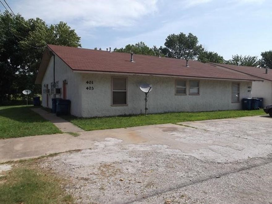 Purchase a part of downtown Bentonville and have income too!   These fourplexes stay leased.   Leases are month to month. Will sell as a package of 12 units or as one fourplex. 401-407 SE 10th St $495,000; 409-415 SE 10th $495,000 and 417A-D SE 10th $525,000,   See listing #1191166, #1191184 and #1191188 for additional information.
