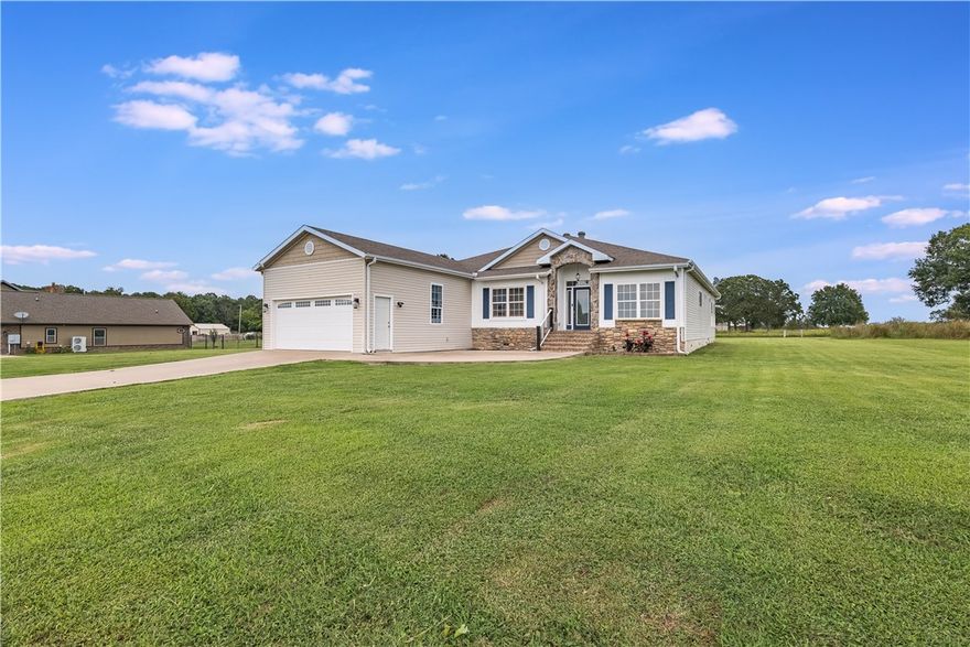 Priced under June appraisal, this 2,717sf home is set on over an acre of lush, flat land with no POA restrictions. The home offers 4 bedrooms and 3.5 baths, providing ample room for comfortable living. The primary bedroom and one secondary bedroom feature ensuite bathrooms, adding convenience and privacy. Upon entering, you'll find a large dual living area at the front of the home, perfect for entertaining and relaxation. The 2023 above-ground pool promises endless summer enjoyment, while the expansive kitchen is equipped with a 2023 stainless oven/microwave combo and a 2023 Bosch dishwasher, making cooking and meal prep a pleasure.
Additional features include an office space and a 2-car garage. This home is one of only two in the subdivision with fiber optics, ensuring high-speed internet access. Although the address is Gravette, the home is located just west of Hiwassee and only 1/2 mile from I-49 and a quick 10-12 minutes to Bentonville. Enjoy the serene surroundings and convenience this home offers.