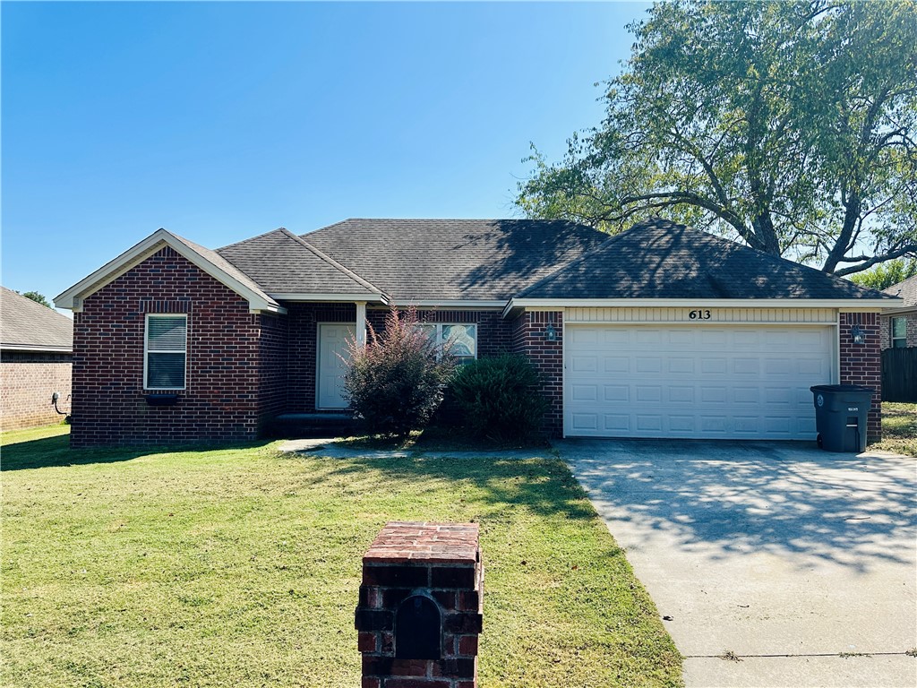 Nestled in the charming Sunset Point neighborhood, this beautiful brick-built single-story home from 2011 offers 3 bedrooms, 2 bathrooms, and approx. 1,300 sq ft of thoughtfully designed living space on a generous 9,583 sq ft lot. The layout features hardwood flooring, tray ceilings, ceiling fans, and a bright open-plan great room flowing into an eat-in kitchen with included appliances. Convenience is key with a dedicated laundry room and ample storage throughout.
Step outside to discover a fully fenced backyard complete with a patio and storage building—an ideal retreat for pets or outdoor entertaining. A two-car garage adds practicality, while public utilities and modern connectivity ensure move-in readiness.
With top-rated schools just minutes away and close proximity to local shopping and Harding University, this residence strikes the perfect balance of comfort and accessibility.