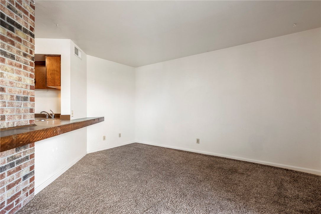 Sunset Estate 1st Add Rogers - Residential