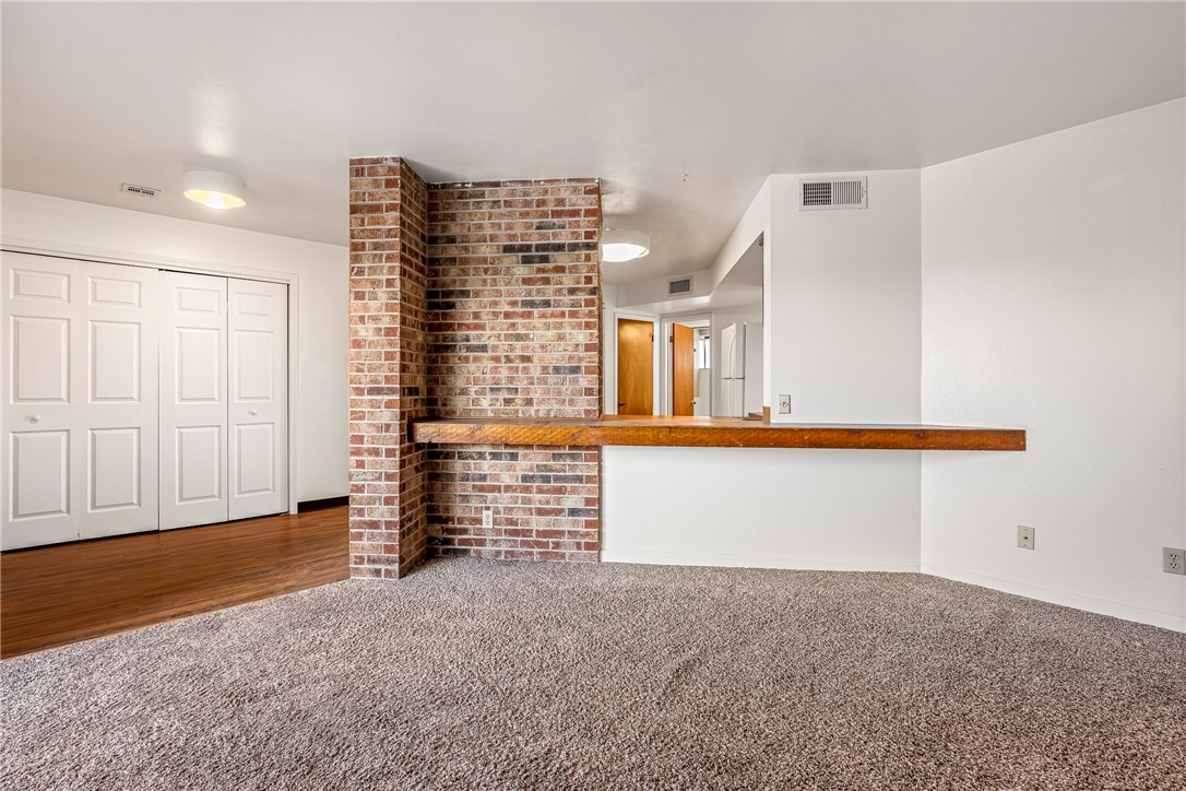 Sunset Estate 1st Add Rogers - Residential