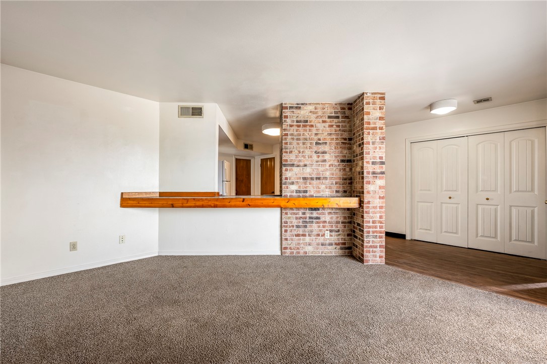 Sunset Estate 1st Add Rogers - Residential