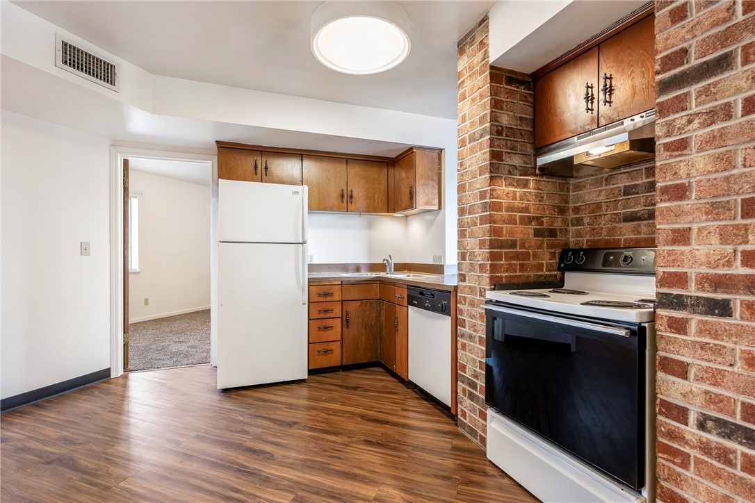 Sunset Estate 1st Add Rogers - Residential