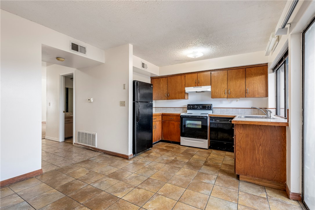 Sunset Estate 1st Add Rogers - Residential