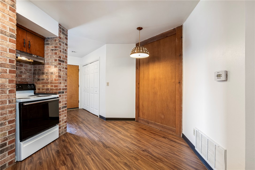 Sunset Estate 1st Add Rogers - Residential