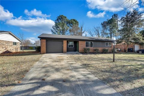 Photo of 905 Thomas Boulevard, Springdale, AR 72762 (MLS # 1330907)