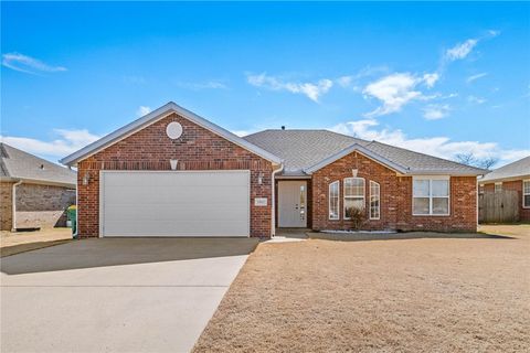 Photo of 1041 Applewood Circle, Centerton, AR 72719 (MLS # 1336168)