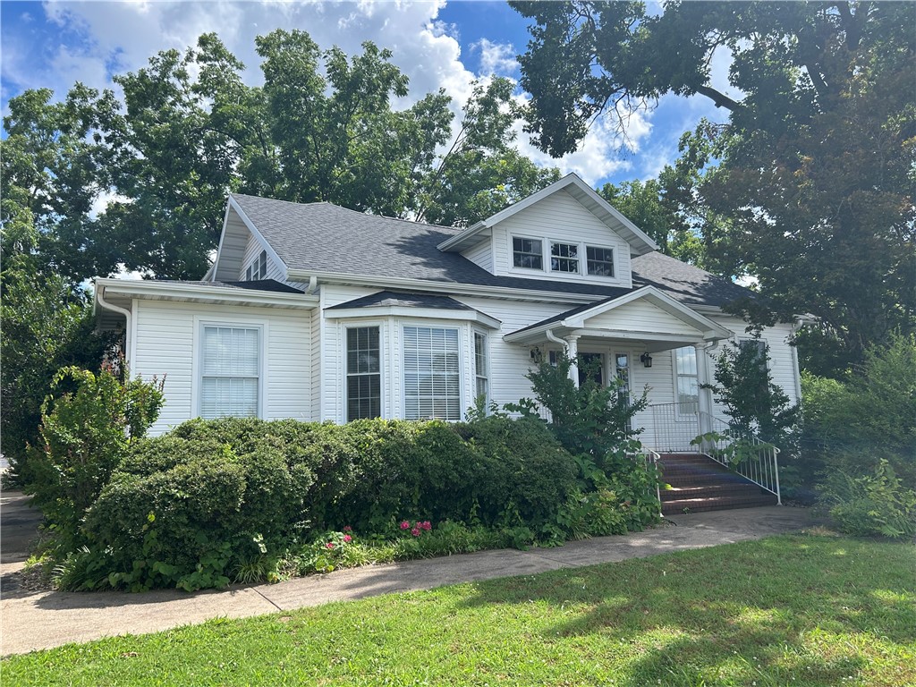 BEAUTIFULLY RENOVATED OFFICE BUILDING WITH HISTORIC CHARM. FOUR OFFICES, RECEPTION, KITCHEN & MORE. OUTSTANDING LOCATION WITH PARKING LOT ADJACENT TO BUILDING. CLOSE TO RESTAURANTS, SHOPPING AND MORE. GREAT FLOOR PLAN FOR PRIVACY. PLEASE SEE ATTACHED OFFERING MEMORANDUM.