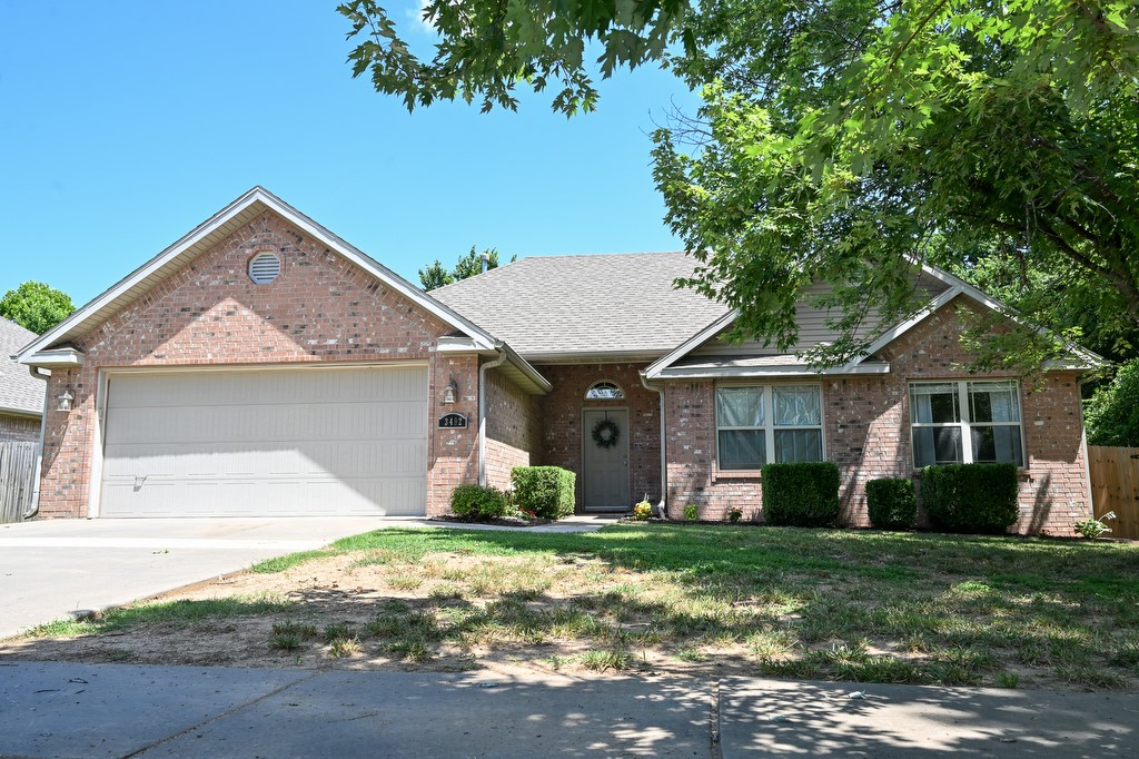 Located in the Clearwood Crossings neighborhood, this well-maintained 3-bedroom, 2-bath home offers 1,565 sq ft of updated living space and a spacious yard. The kitchen has been newly renovated with quartz countertops and modern finishes. Both bathrooms have been updated with fresh cosmetic improvements. The house sits on a corner lot for added privacy and space. Walking distance to Goddard School, Holt Middle School, Holcomb Elementary, and Clabber Creek Trail System. Only 2 minutes to I49 and 10 to the UofA. This move-in ready home combines comfort, convenience, and location — perfect for buyers looking to enjoy one of Fayetteville’s most connected and growing areas.