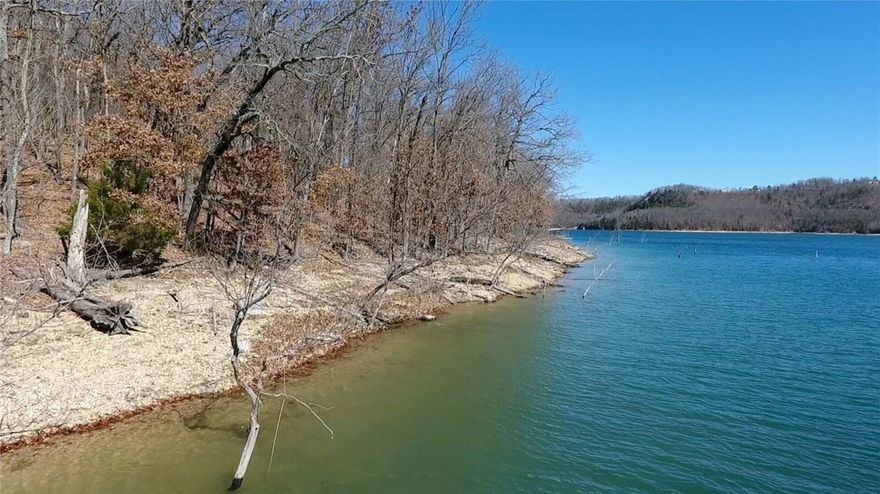Over 15 acres, a beautiful large tract with approximately 750 feet of lake frontage. From this spot you will enjoy beautiful views of the deep blue waters of Beaver Lake. Development potential or build your dream home. Easy to show with paved road running through the property (Honey Creek Rd). Minutes from downtown historic Eureka Springs and the Beaver Dam.