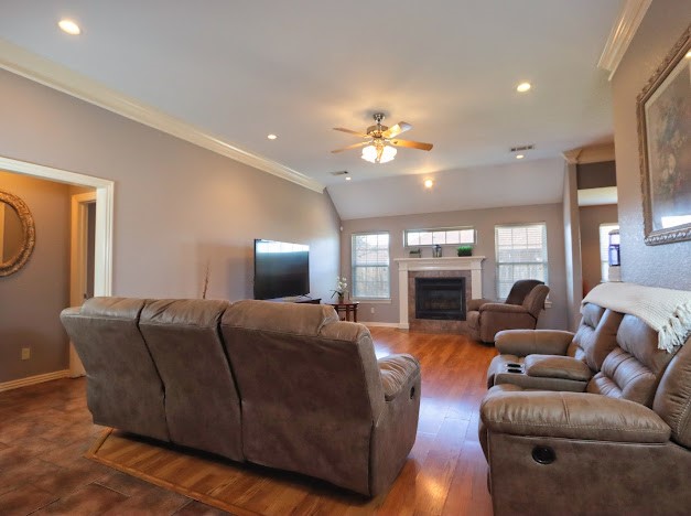 Photo 5 of 21 of 207 W Windsor Drive house